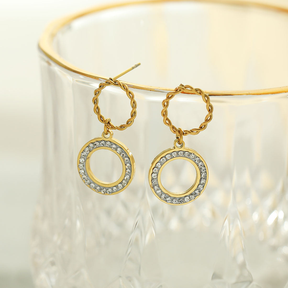 Boucles d'oreilles doubles créoles pavées de zircone MAYA
