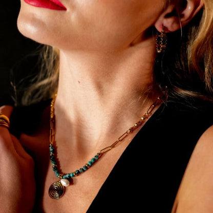 MEDELLIN : Chaîne Contemporaine avec Perles de TURQUOISE AFRICAINE et Duo de Pendentifs