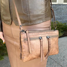 Sac bandoulière en cuir MET avec deux poches frontales zippées