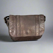 Sac bandoulière en cuir clouté MET