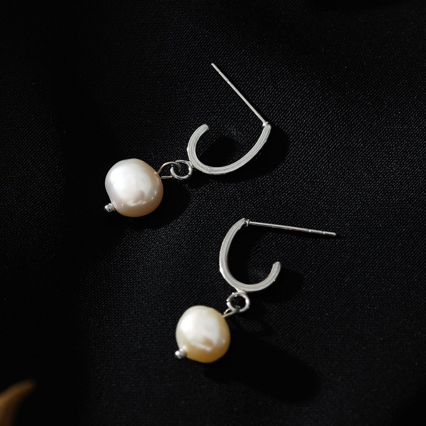 MILANO : Boucles d'oreilles pendantes en argent avec perles de culture d'eau douce J-Bar