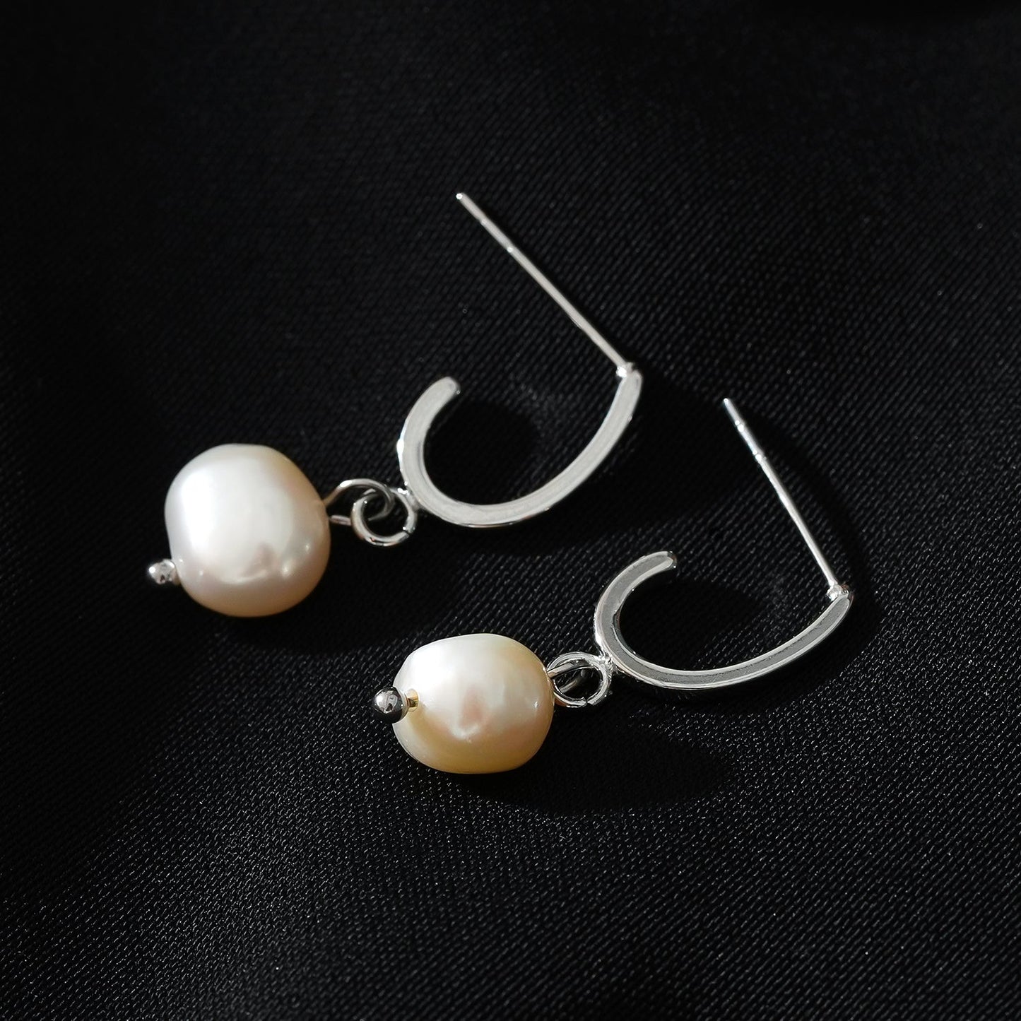 MILANO : Boucles d'oreilles pendantes en argent avec perles de culture d'eau douce J-Bar