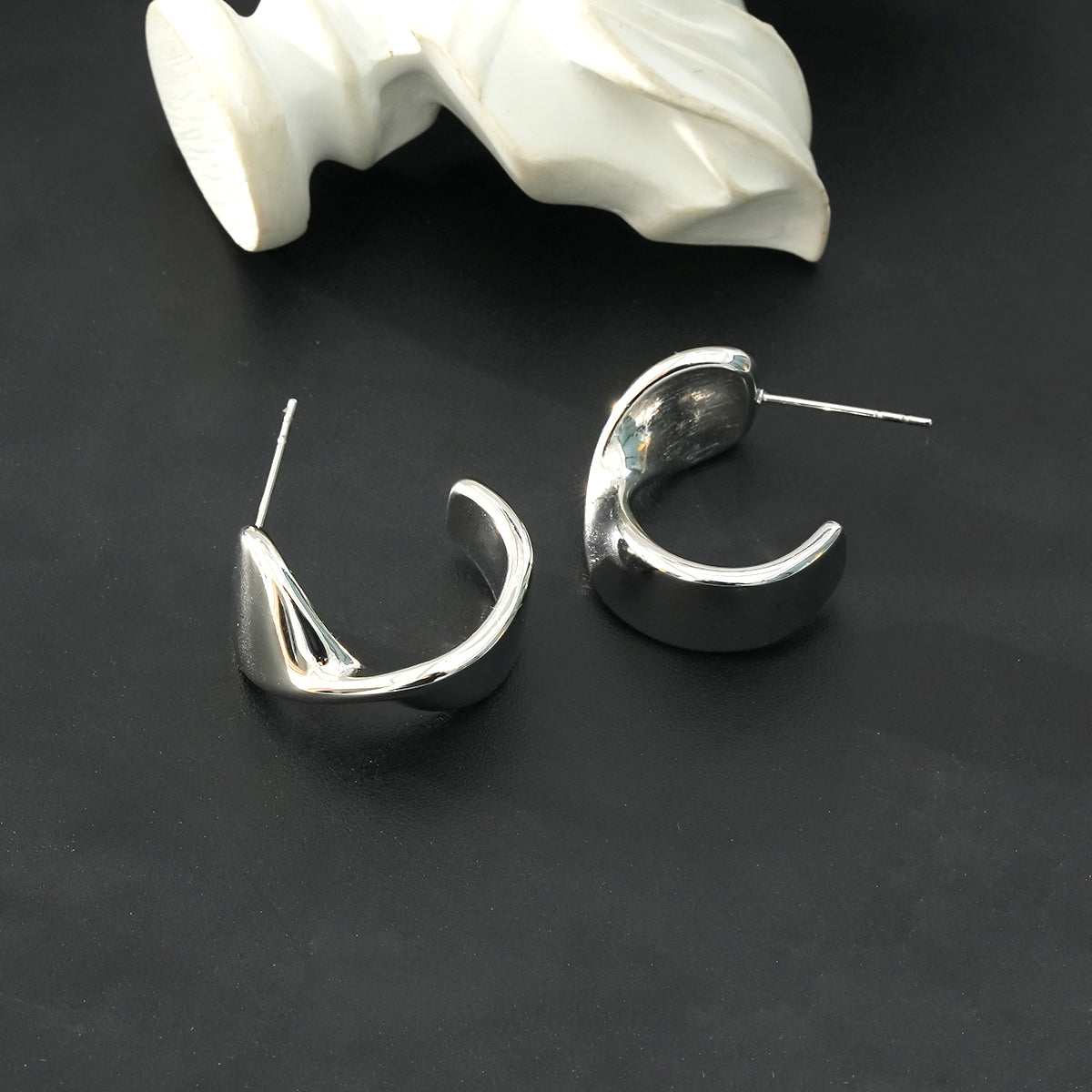 MILROSTA Plaqué Argent (Or Blanc) : Boucles d'oreilles Industriel-Chic – L'Élégance Moderne Redéfinie