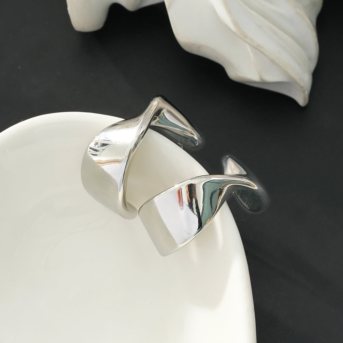 MILROSTA Plaqué Argent (Or Blanc) : Boucles d'oreilles Industriel-Chic – L'Élégance Moderne Redéfinie