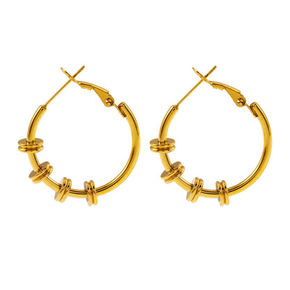 MINATO : Boucles d'oreilles créoles modernistes, socle de doubles disques industriels chics.