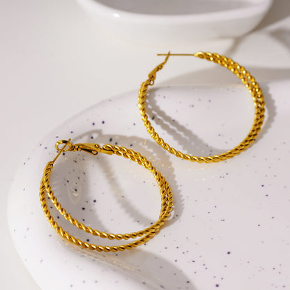 MIZUKI: Boucles d'oreilles créoles texturées double corde