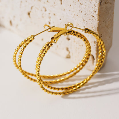 MIZUKI: Boucles d'oreilles créoles texturées double corde