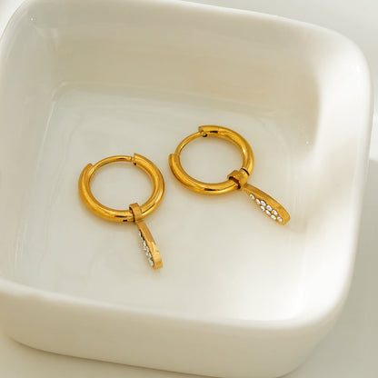 MONTEREY: Créoles d'inspiration vintage avec breloques gouttelettes en zircons pavé