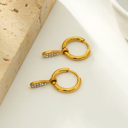 MONTEREY: Créoles d'inspiration vintage avec breloques gouttelettes en zircons pavé