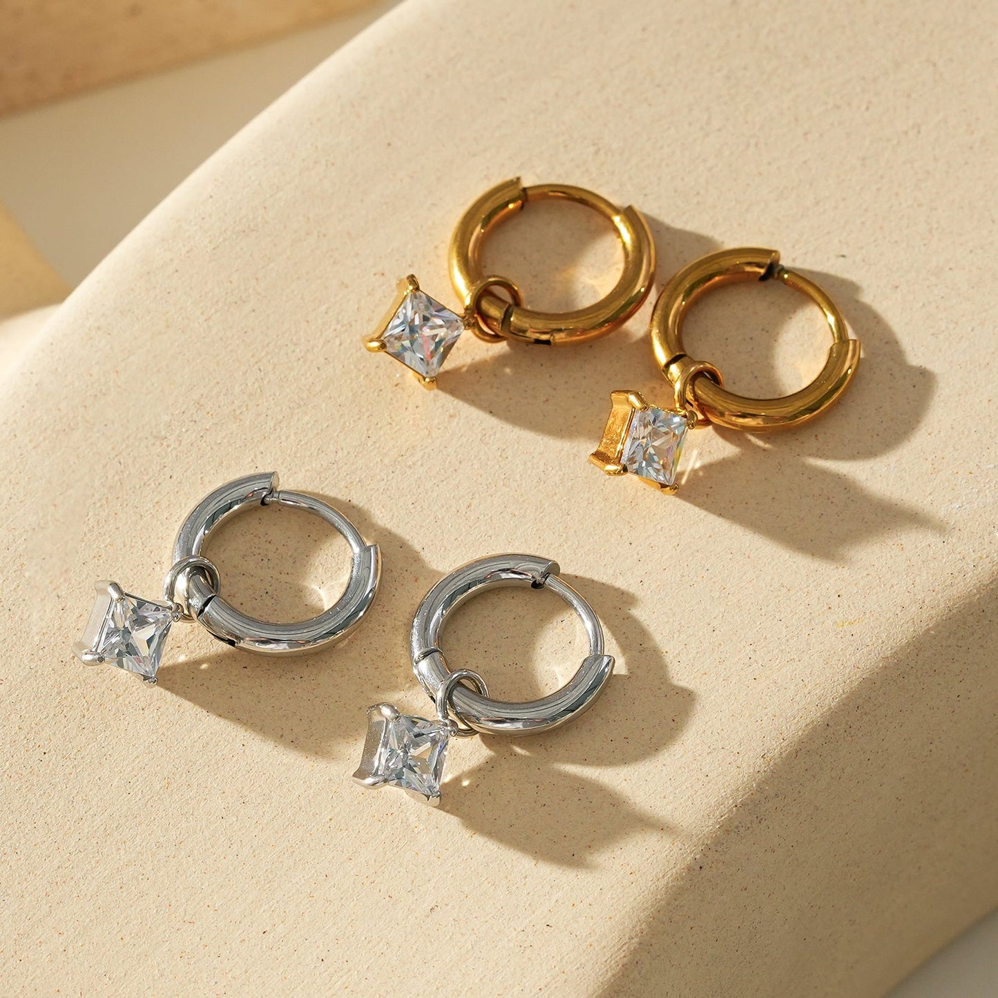 MORANDI Or blanc (ton argenté) : Créoles d'inspiration vintage avec pendentifs moissanite amovibles