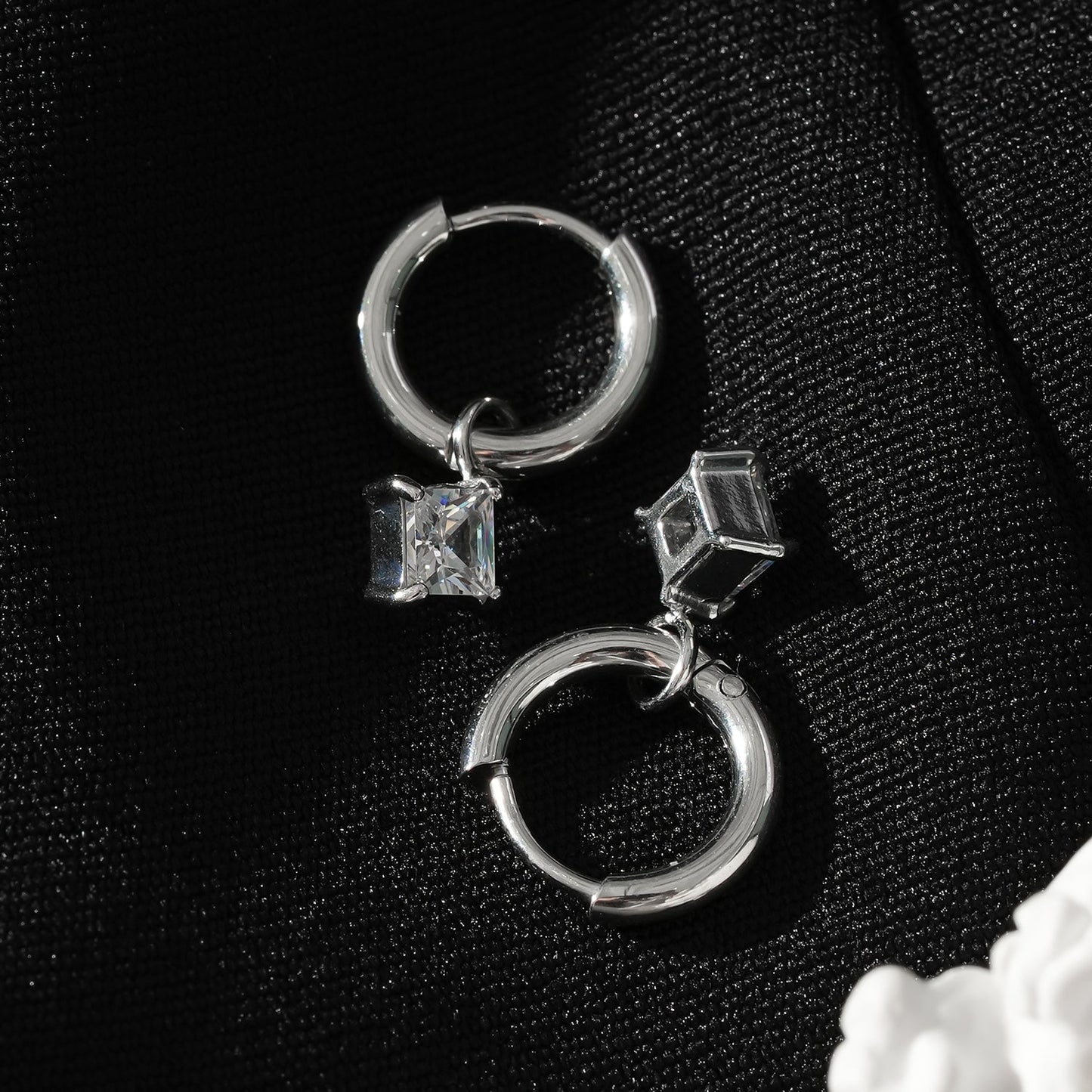 MORANDI Or blanc (ton argenté) : Créoles d'inspiration vintage avec pendentifs moissanite amovibles