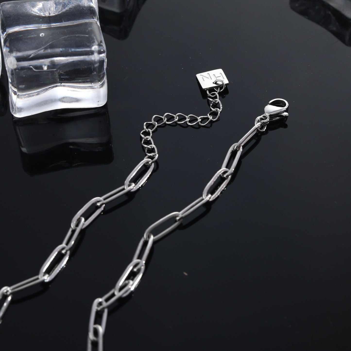 MORNA Chaîne trombone avec pendentif géométrique orné de zircons Argent