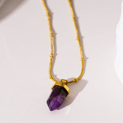 NAZINGA : Pendentif en agate dentelle fixé sur un collier chaîne texturé peau de serpent perlée
