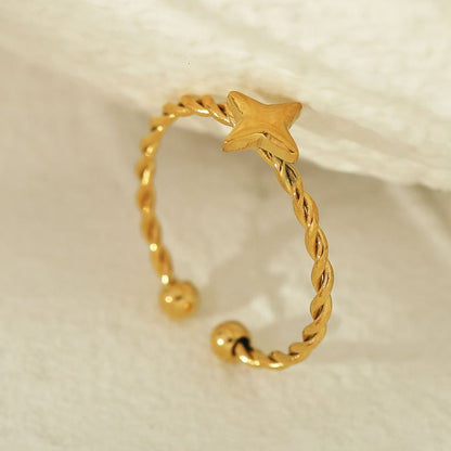 NICOLE Gold : Bague texturée avec étoile à quatre branches en son centre