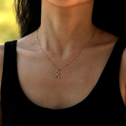 RUBAN : Pendentif Ruban Combattant le Cancer avec Zircone Pavée Dorée