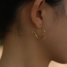 NURAL Swirl Hoops Gold