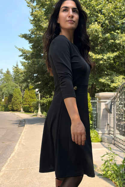 Robe évasée Nathalie à boutons dorés