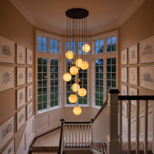 Lustre cascade NILOS 10 lumières en or et verre pour cage d'escalier et entrée