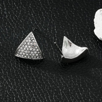 OTARU Or Blanc (Ton Argent) : Boucles d'oreilles clous triangulaires en pavé de zirconium (CZ).