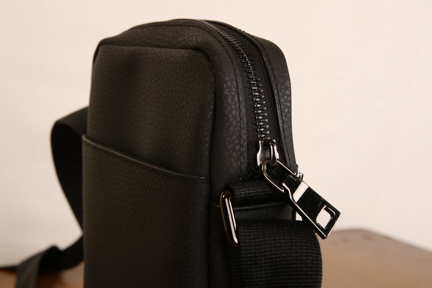 Plant-Based MIRUM® Crossbody Handbag – Plastic-Free Vegan Leather