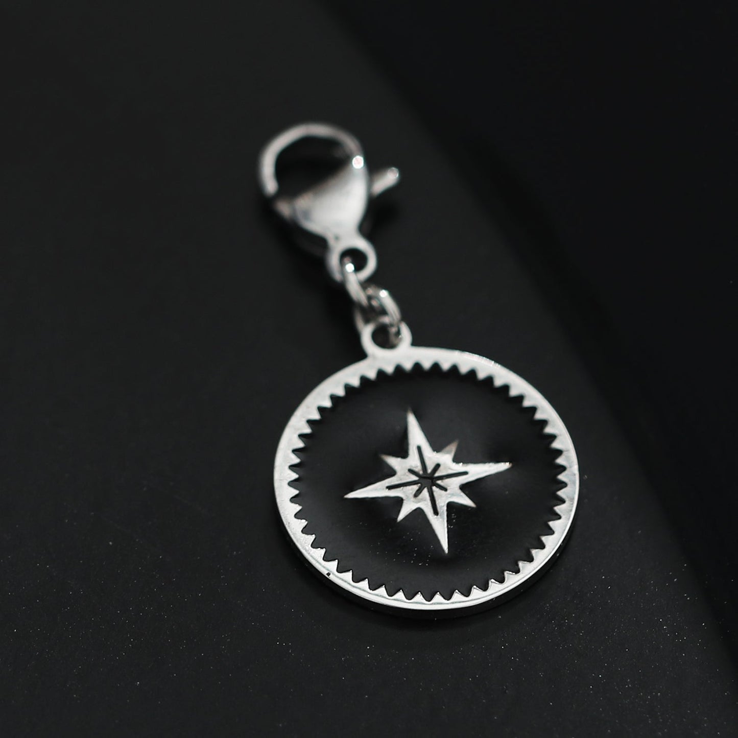 KAILA : Breloque symbole étoile argentée