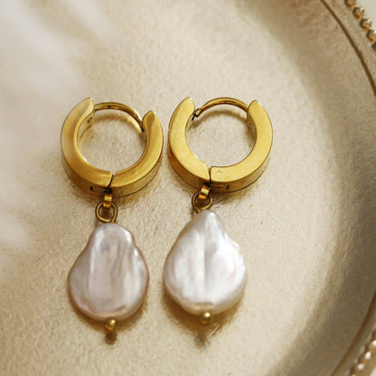 GAIA Or : Perles d'eau douce baroques sur mini-créoles larges