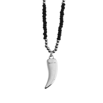 RITA Collier chaîne perlé noir et argent avec pendentif dent argent gravé