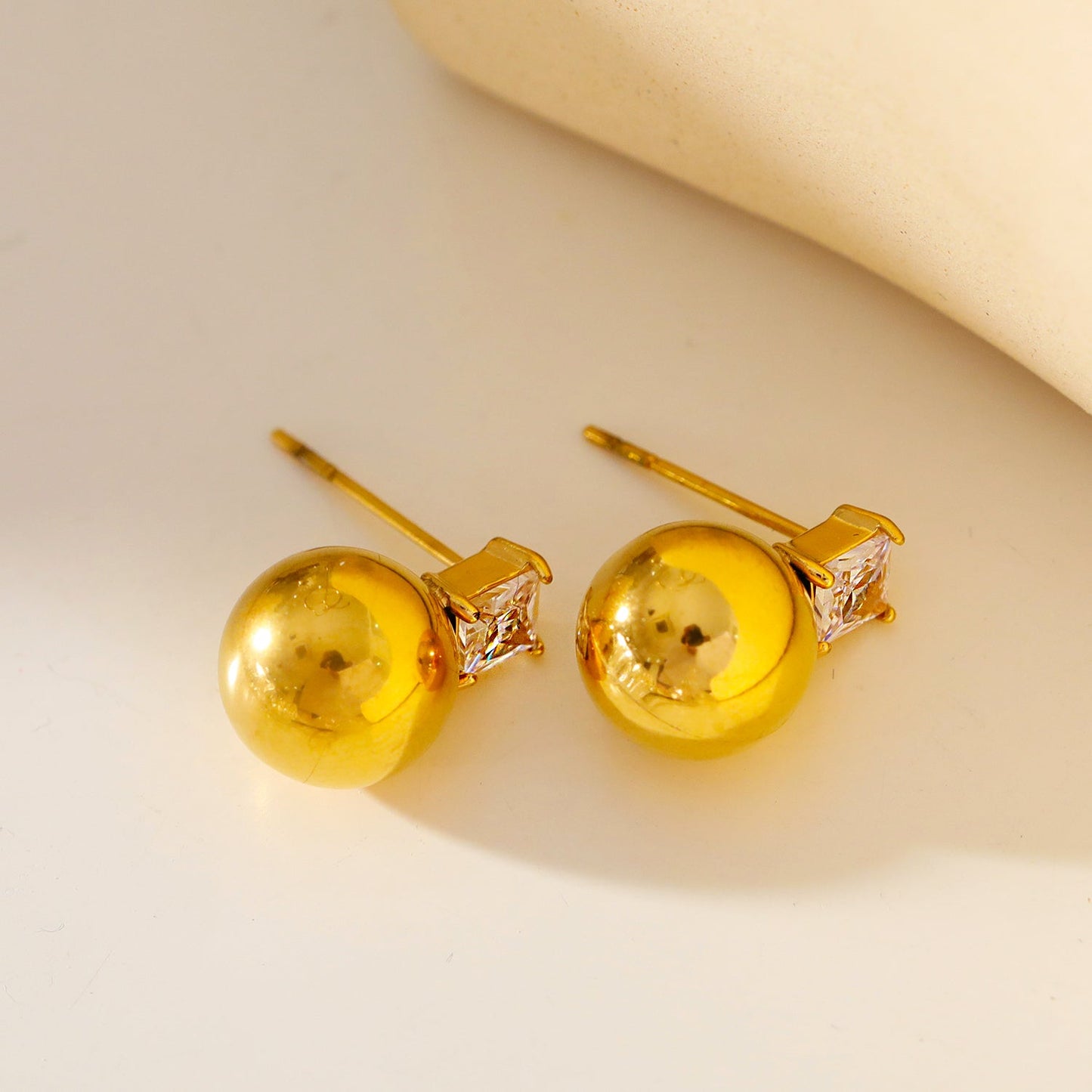 LETTRA : Boucles d'oreilles clous perles-billes et zircon cubique