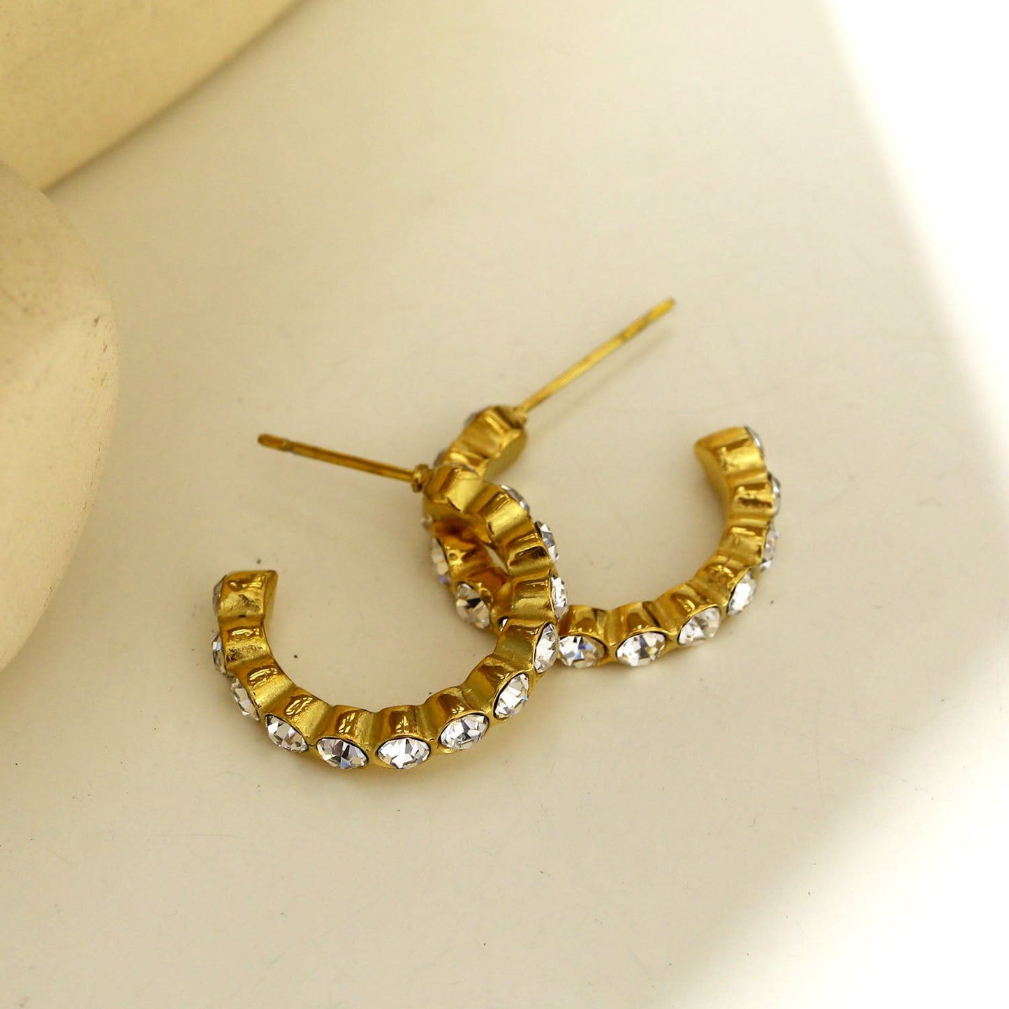 HAMIA : Boucles d'oreilles créoles perlées ornées de zircone