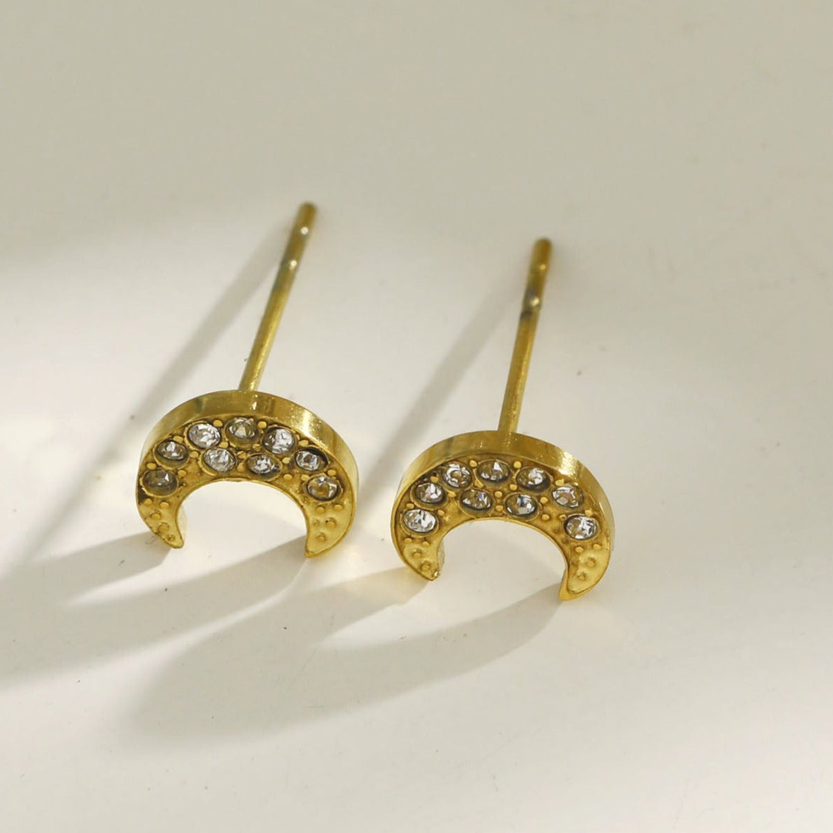 AISLEY Boucles d'oreilles clous Croissant de lune ornées de pierres de zircone