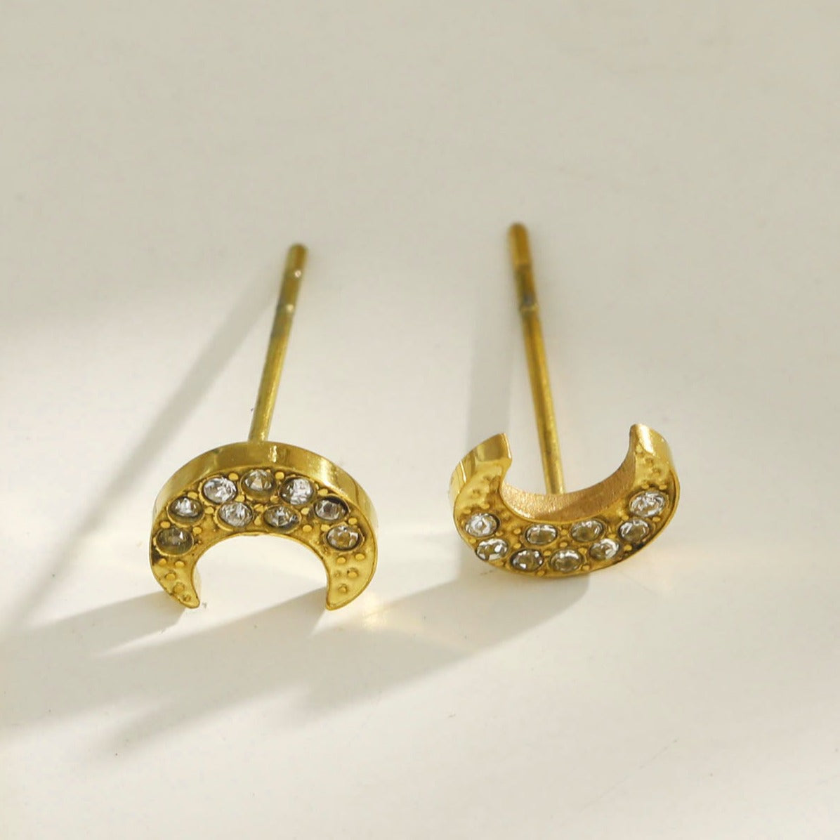 AISLEY Boucles d'oreilles clous Croissant de lune ornées de pierres de zircone