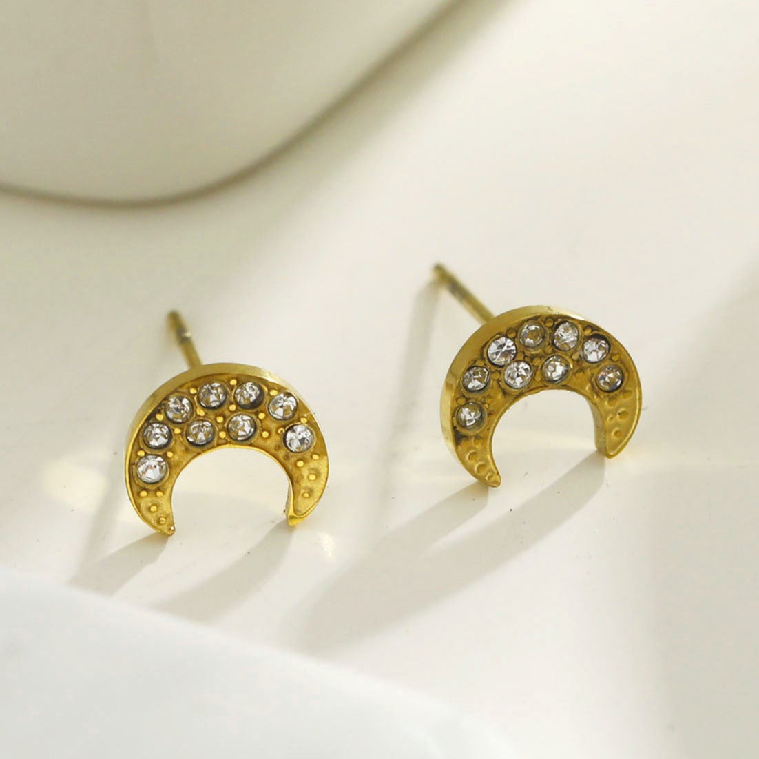 AISLEY Boucles d'oreilles clous Croissant de lune ornées de pierres de zircone