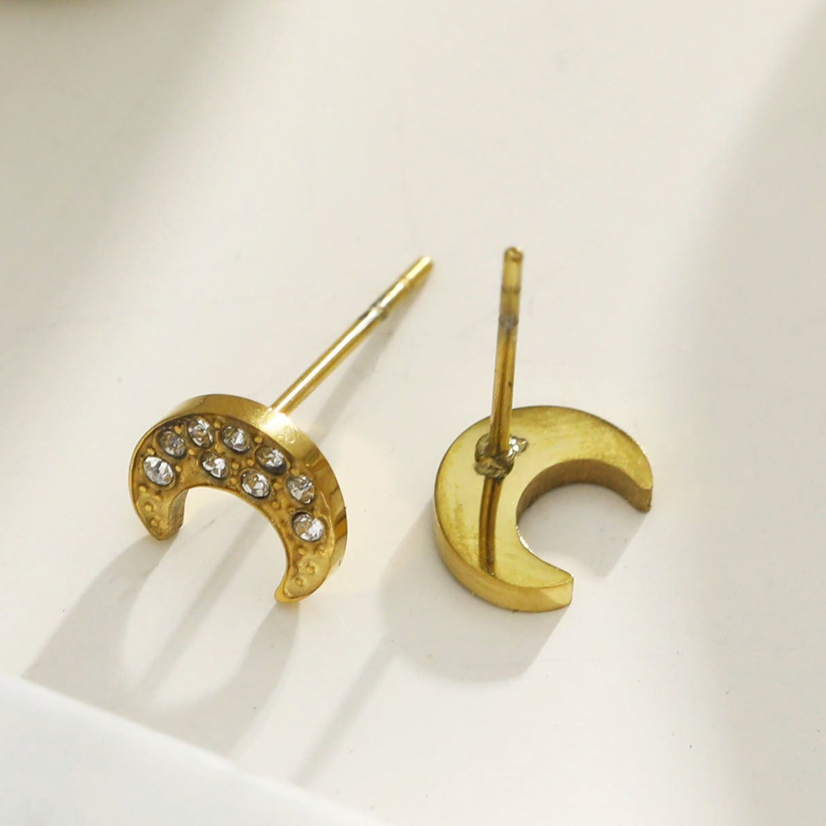 AISLEY Boucles d'oreilles clous Croissant de lune ornées de pierres de zircone