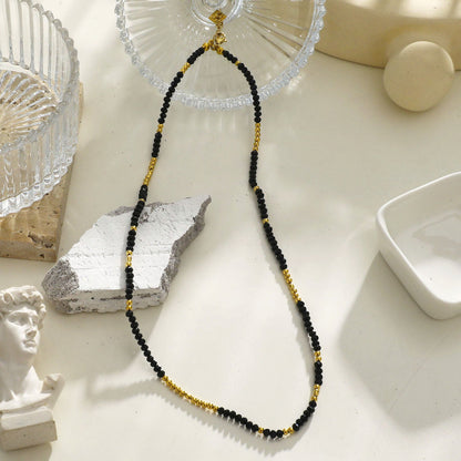Collier chaîne LINA en cristal noir et perles dorées