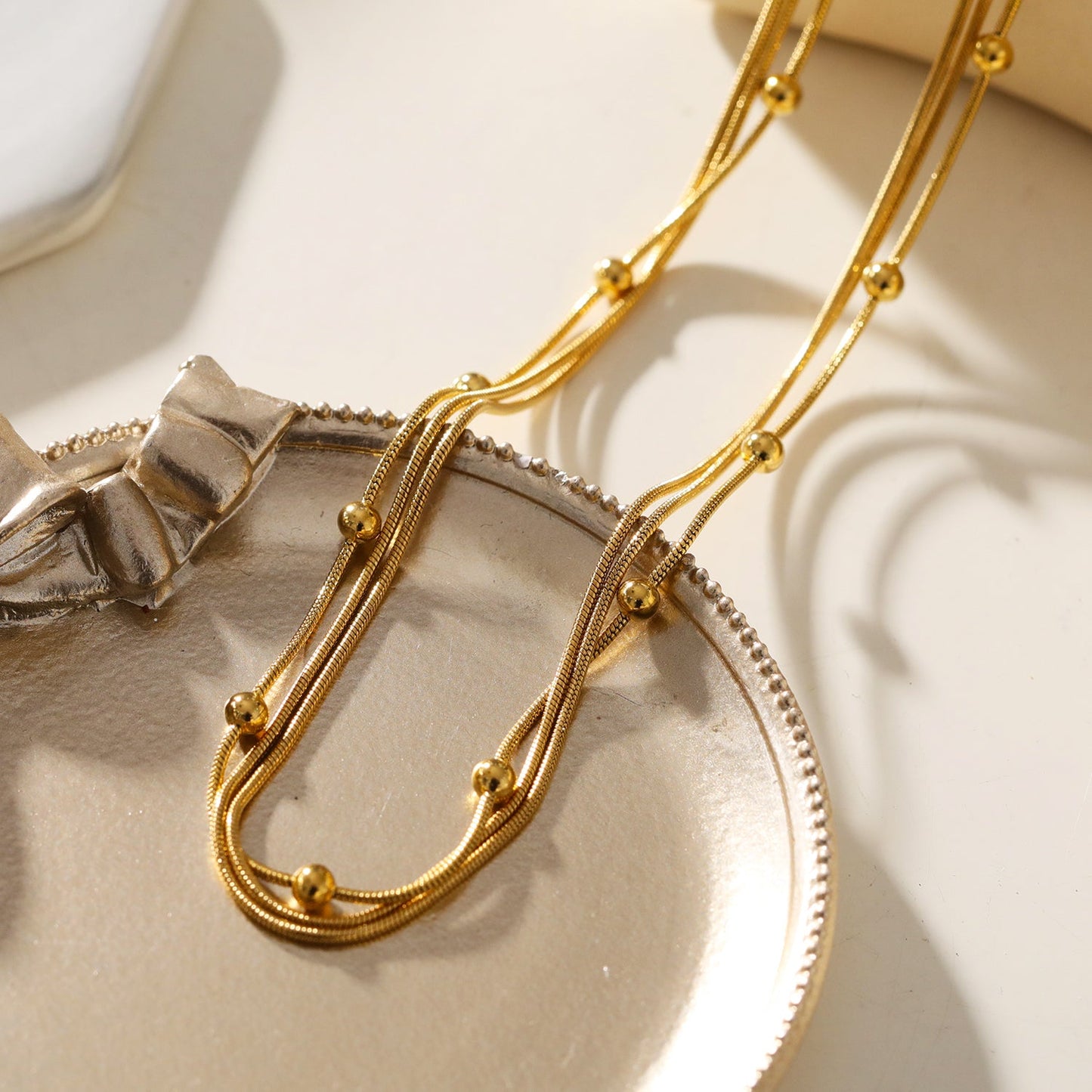 KAKIA : Collier superposé Triple Chaîne Peau de Serpent avec perles
