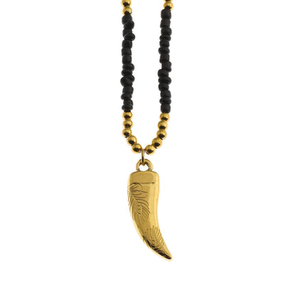 Collier chaîne RITA à perles noires et dorées avec pendentif dent gravée en or