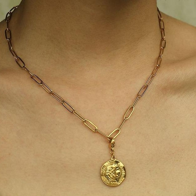 DALIA : Collier essentiel en maillons trombone dorés