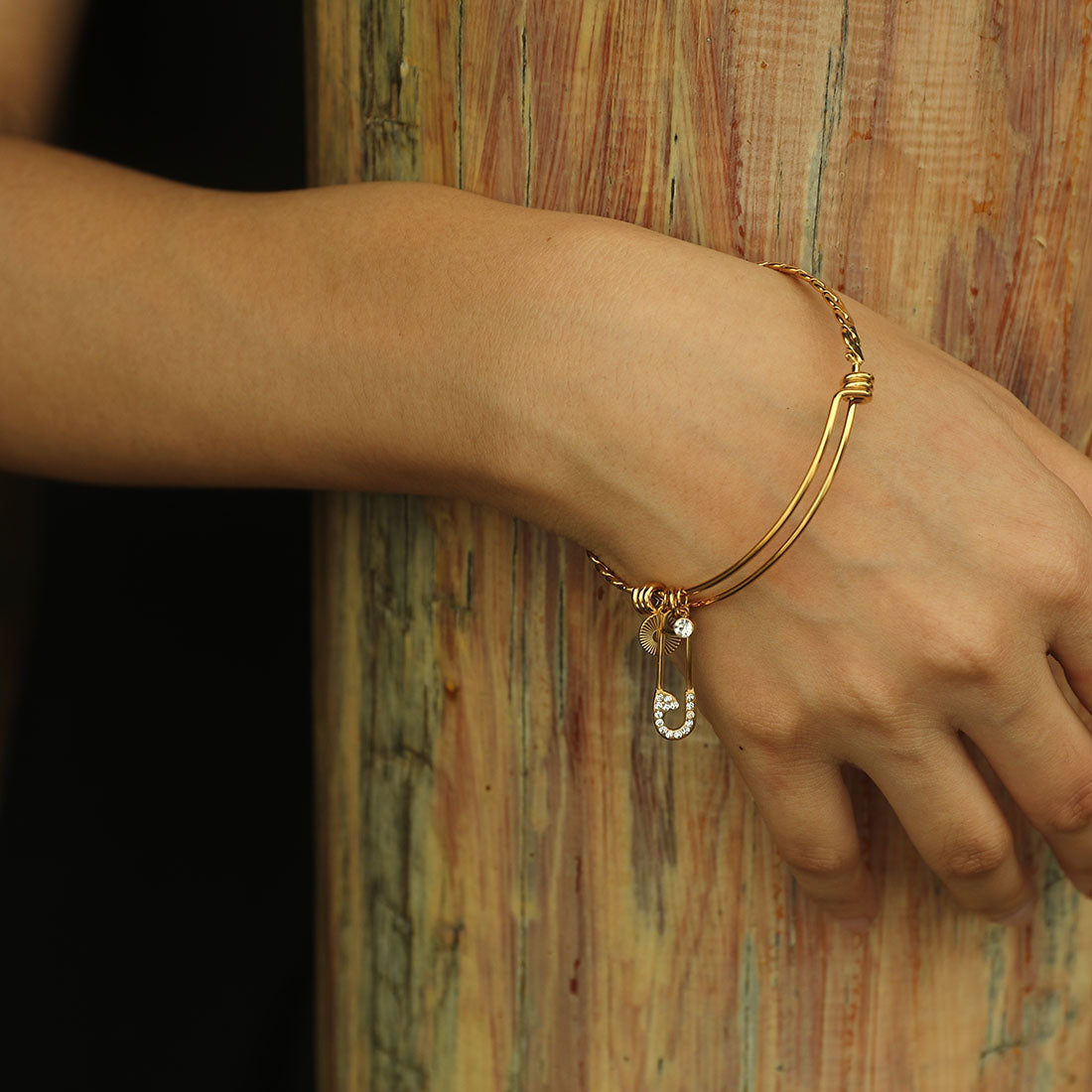 CHRISTINA : Bracelet en Or Orné de Breloques