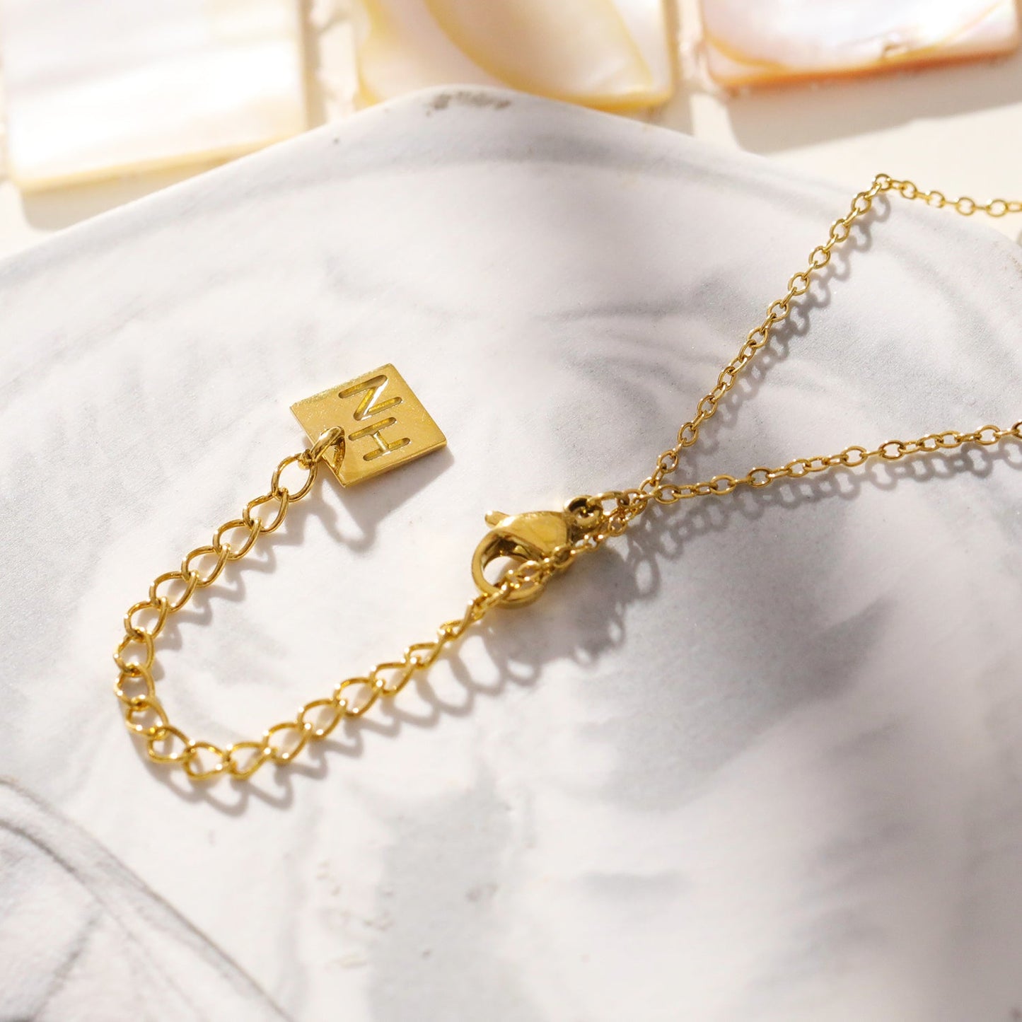 Style BUCKIE : Collier chaîne multi-pendentifs en zircone