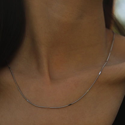 SVETA : Collier en argent, fin et minimaliste