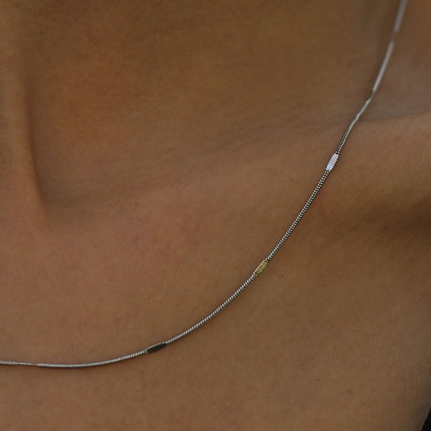SVETA : Collier en argent, fin et minimaliste