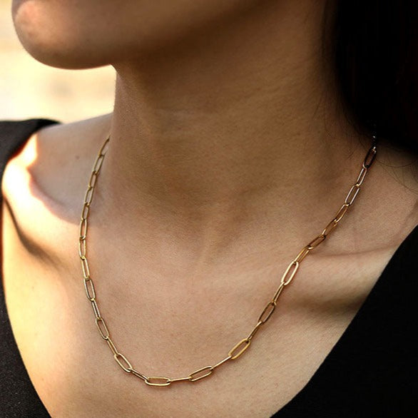DALIA : Collier essentiel en maillons trombone dorés