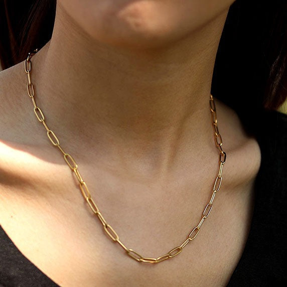 DALIA : Collier essentiel en maillons trombone dorés