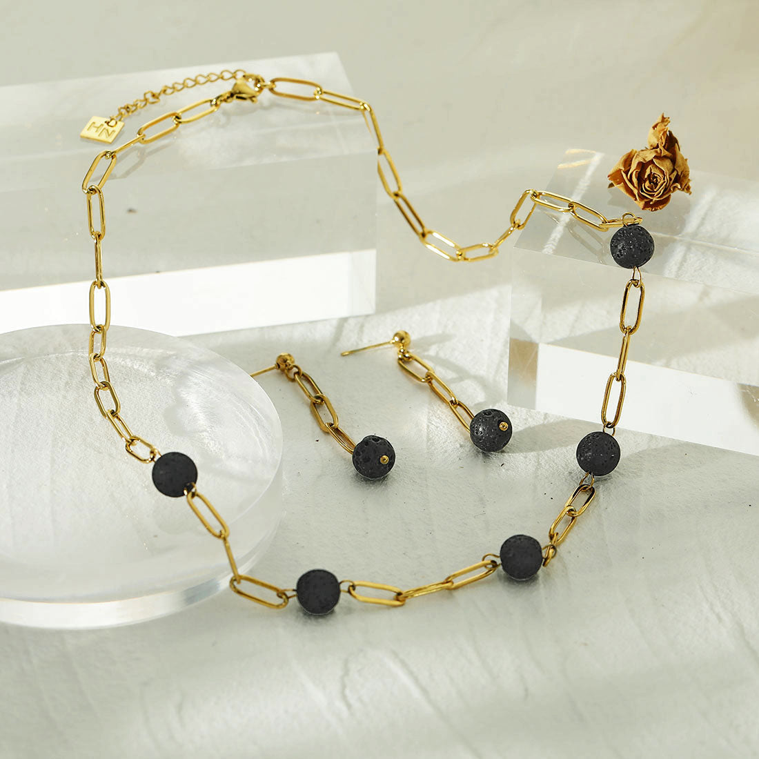 Boucles d'oreilles pendantes en pierre de lave volcanique KARLA