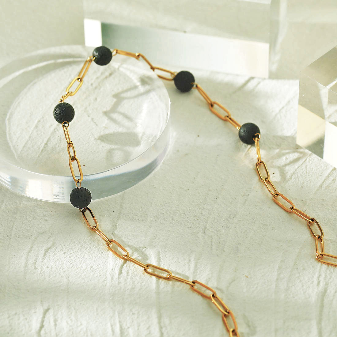 Boucles d'oreilles pendantes en pierre de lave volcanique KARLA