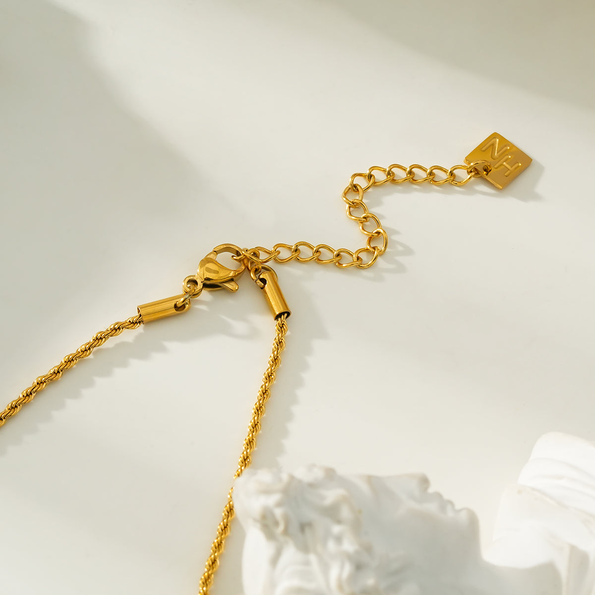 PROTACTOR Gold : Collier chaîne mauvais œil orné de zircone (CZ)
