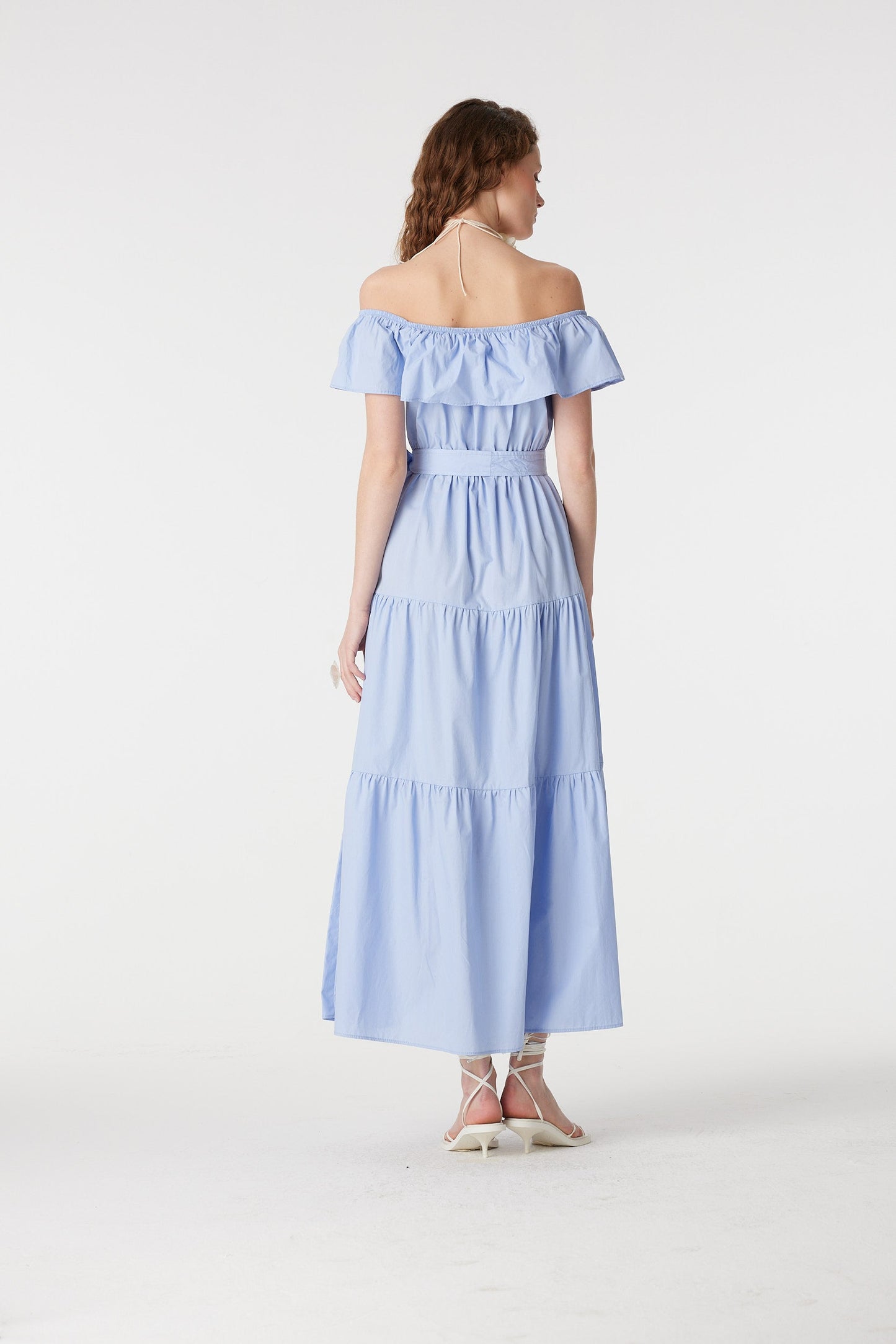 Robe longue étagée en coton bleu clair à épaules dénudées