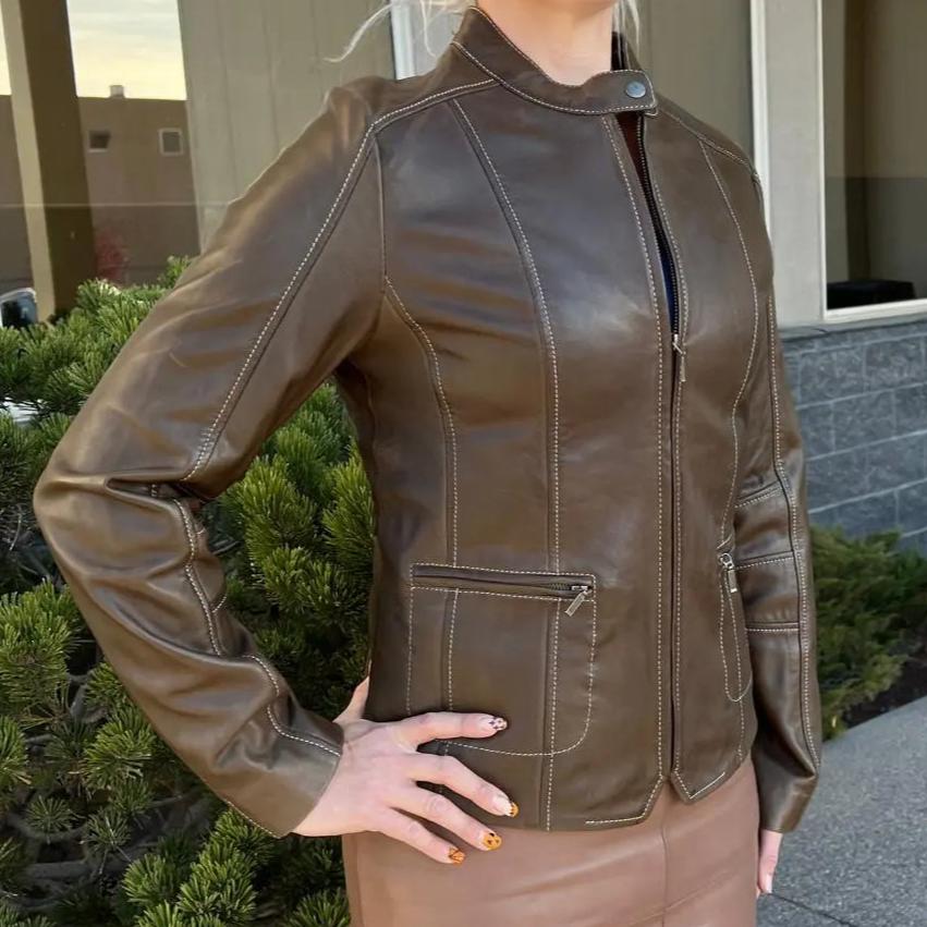 Blouson en cuir d'agneau à col pressionné pour femme