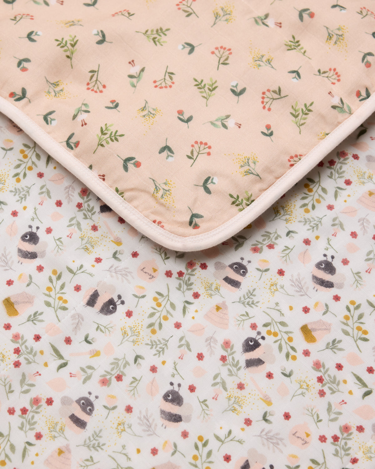 Muslin Quilt - Bumble Bees
