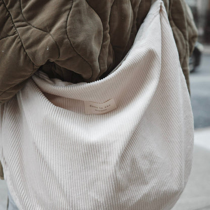 Sac croissant en velours côtelé | Bandoulière réglable